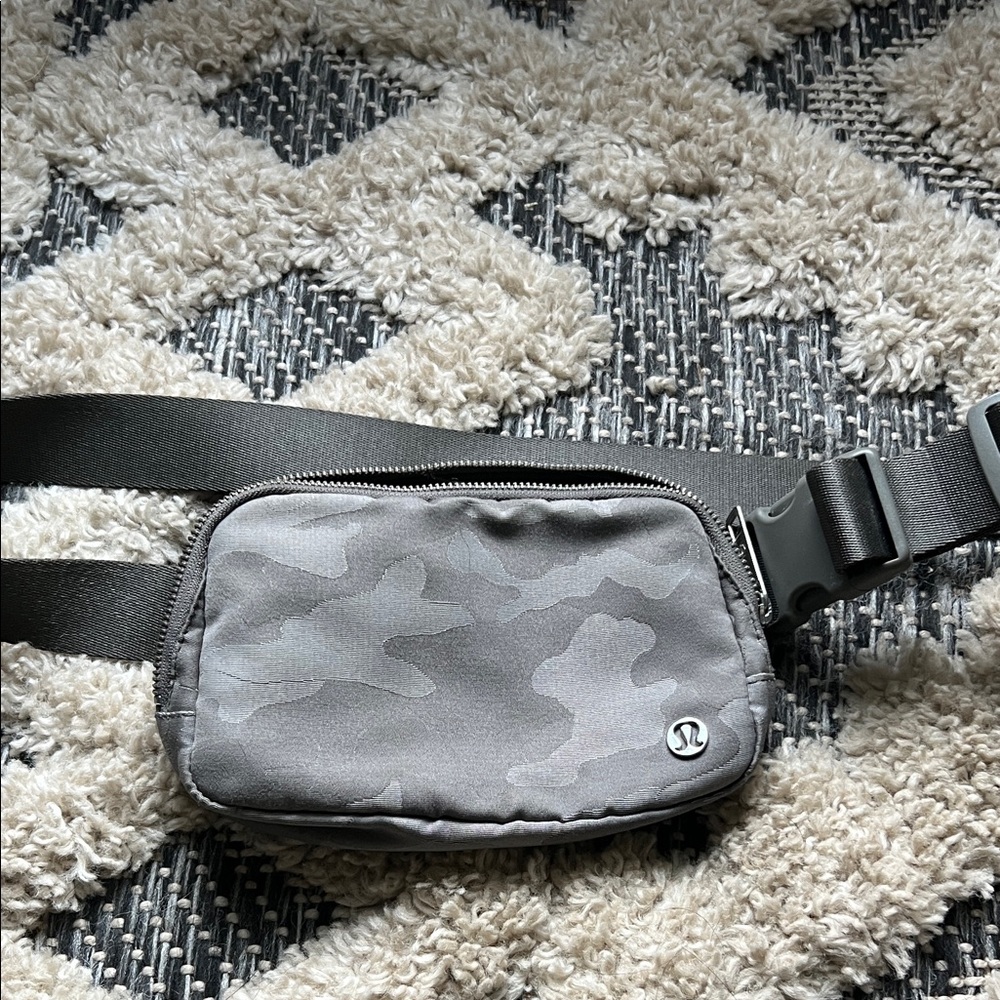 lululemon athletica Gray Camo Belt Bag